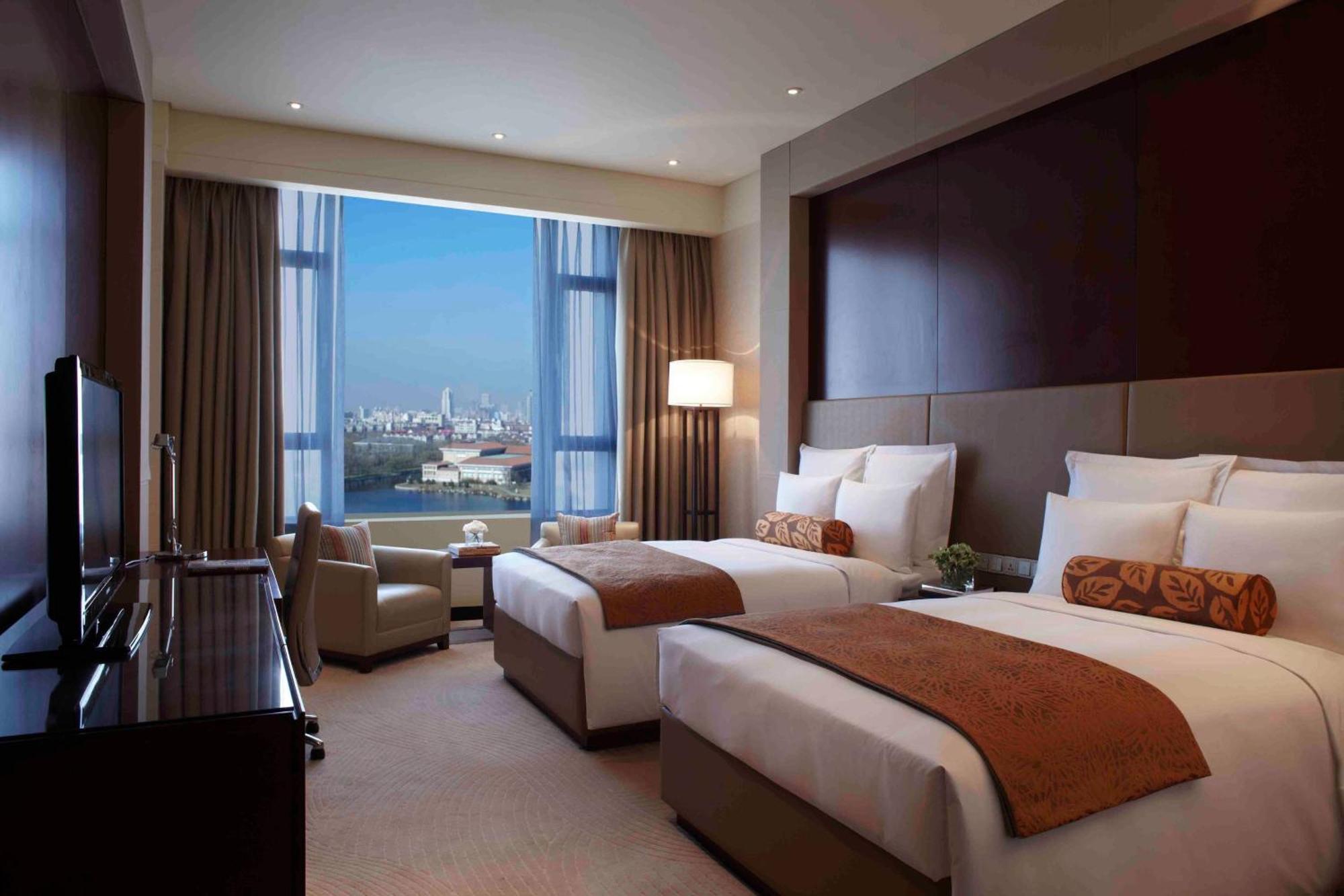 Renaissance Tianjin Lakeview Hotel Exterior photo