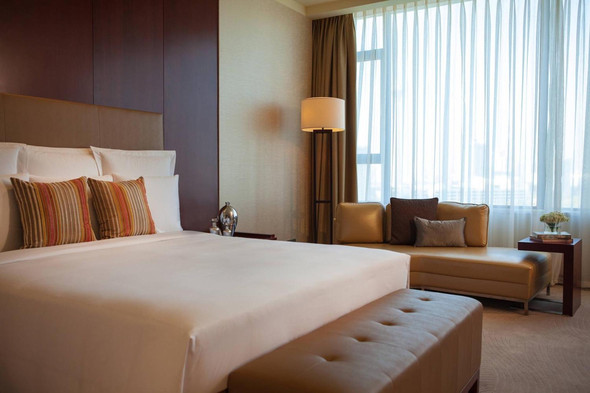 Renaissance Tianjin Lakeview Hotel Exterior photo